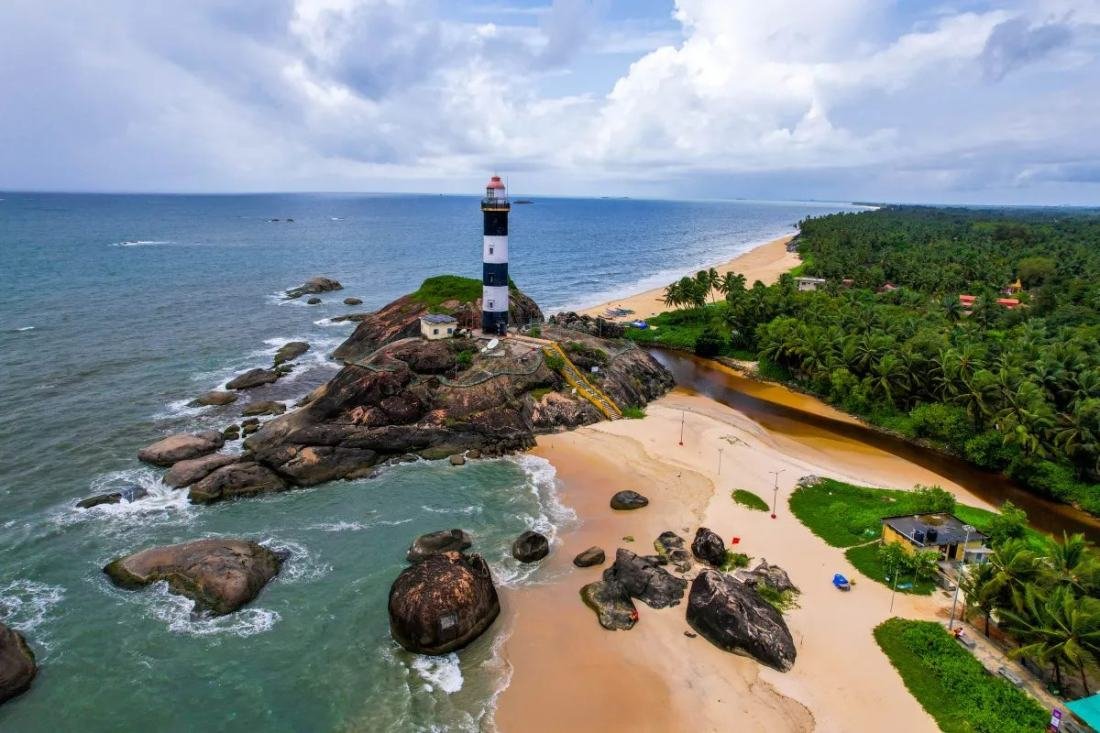 Kaup Beach & Lighthouse